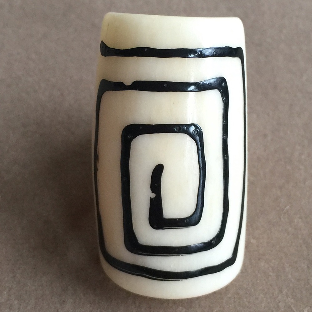 Bull Horn Cocktail Ring With Abstract Motive - Picture 4 of 5